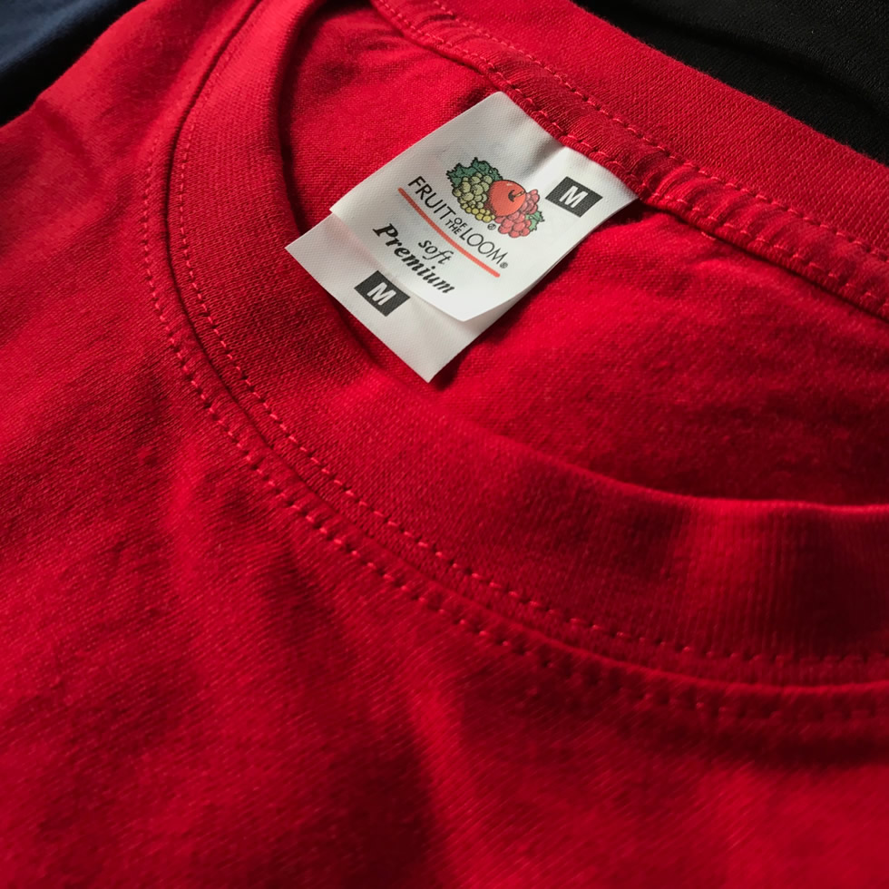 detalle camiseta manga corta cuello redondo fruit of the loom colores anagrama colchon truck tallas